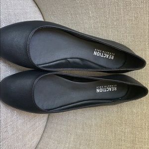 New Kenneth Cold reaction slip on flat size 8